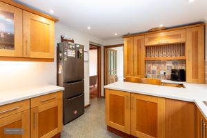 Kitchen/Breakfast Room- click for photo gallery